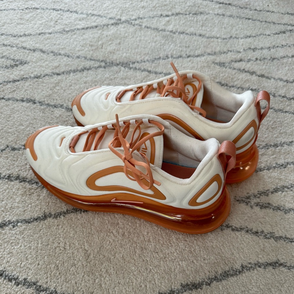 NIKE AIR MAX 720 (Women’s 7)